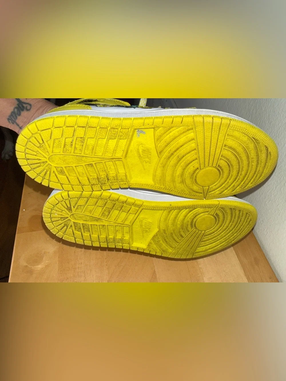 Air Jordan 1 Mid SE GS 